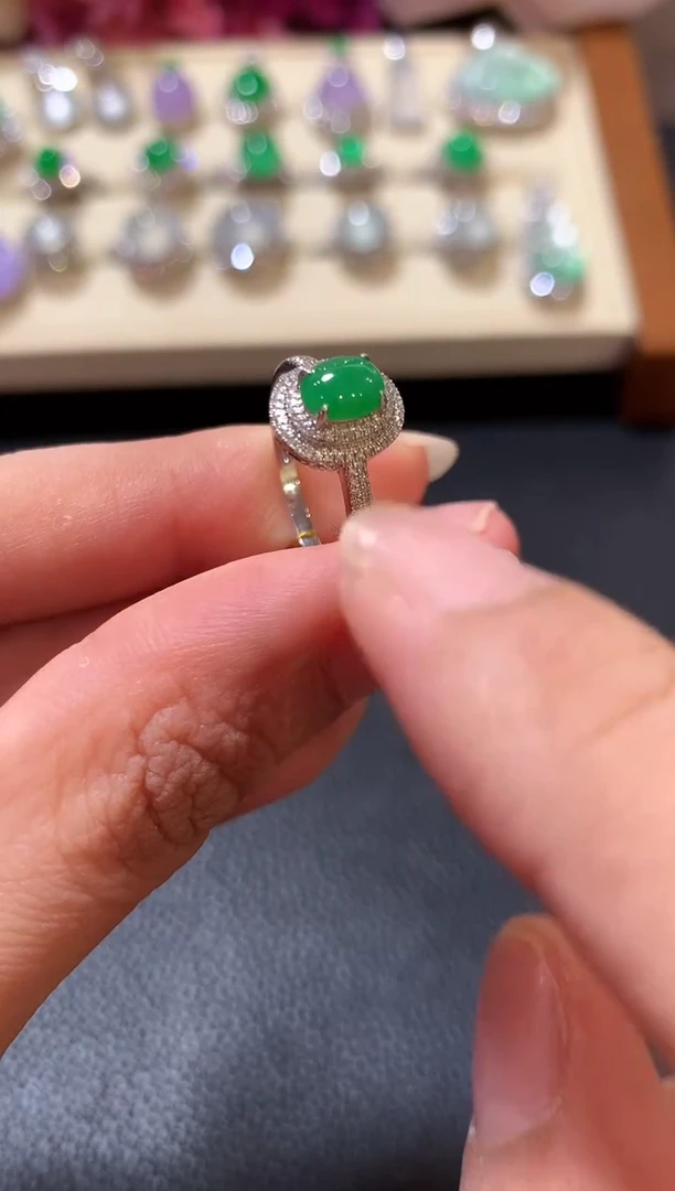 18K金镶嵌戒指翡翠z7