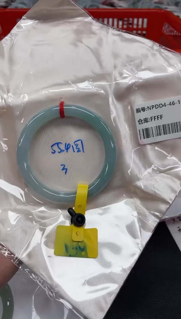 翡翠手镯未镶嵌翡翠手镯