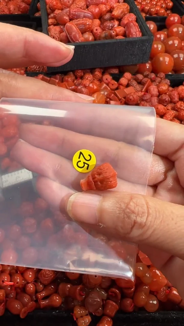 南红玛瑙未镶嵌颈饰1