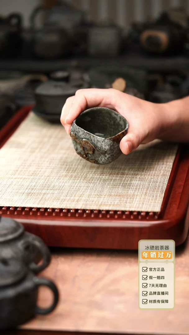 陈国力老师作品冰碛岩重工雕刻一路豹发杯
