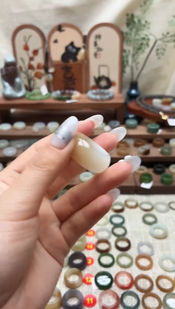 未镶嵌戒圈和田玉1