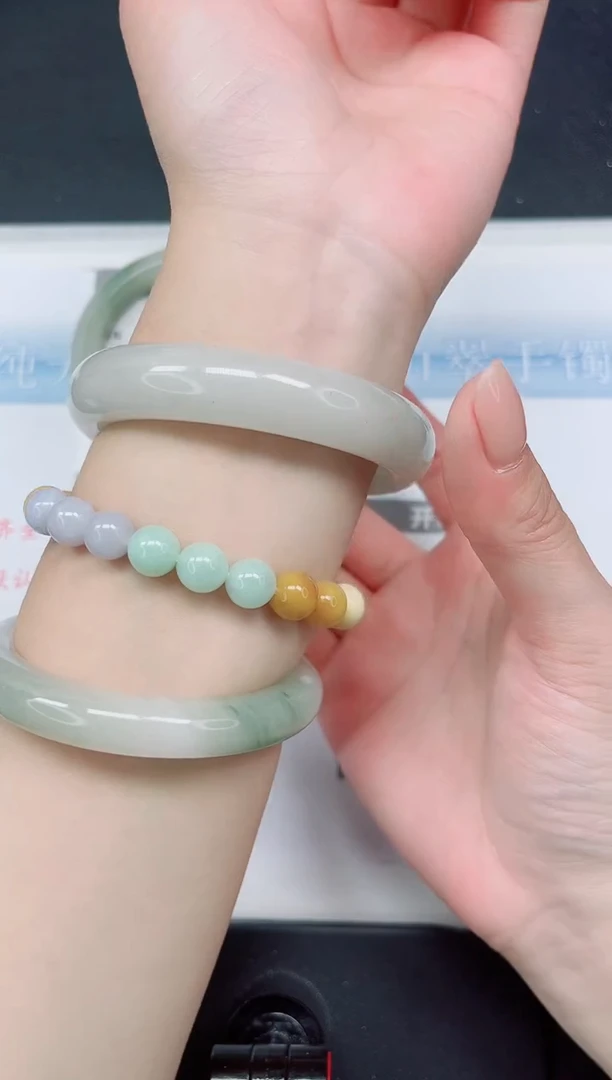 【闪购商品】石英质玉手镯未镶嵌125-58