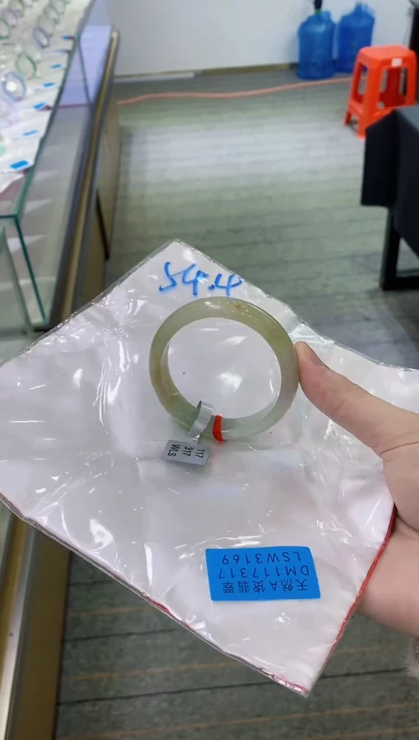 【闪购商品】翡翠手镯未镶嵌             