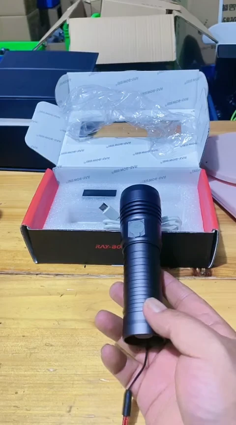 B473定焦战术手电带电池26650盒装