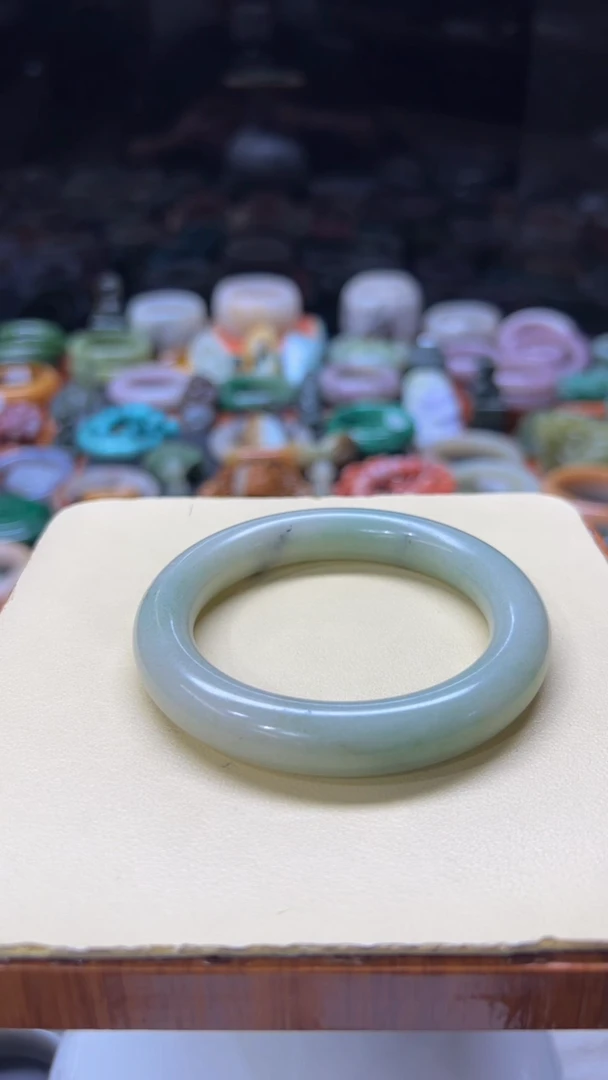 【闪购商品】石英质玉手镯未镶嵌071