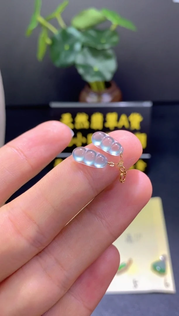 翡翠18K金镶嵌颈饰翡翠吊坠