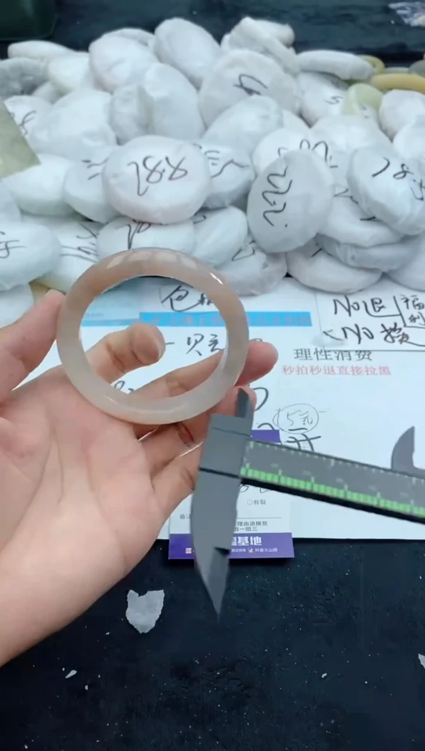 【闪购商品】石英质玉手镯未镶嵌4