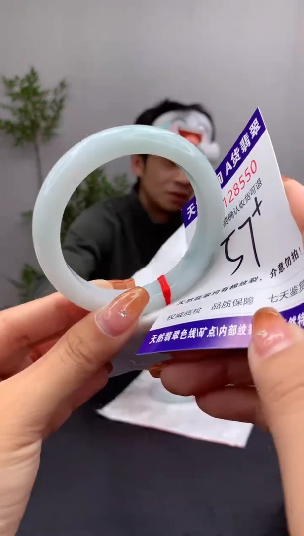 未镶嵌手镯翡翠有纹，完美者勿拍