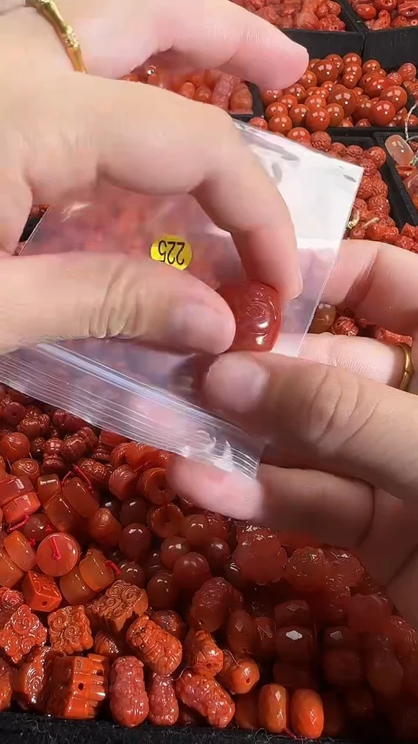 颈饰未镶嵌南红玛瑙1