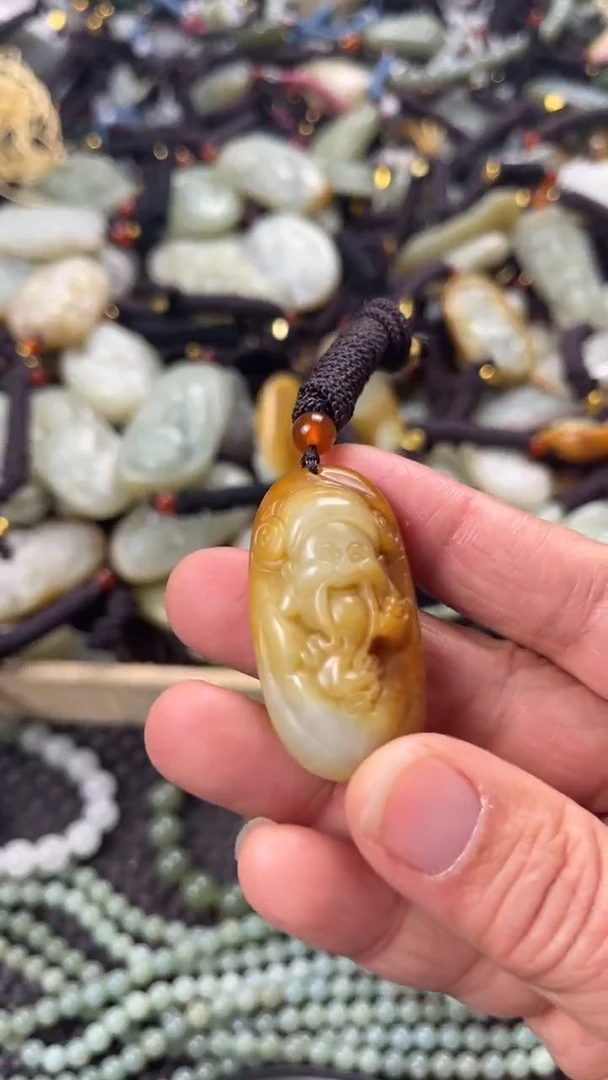 【闪购商品】和田玉颈饰未镶嵌多样性发货没有证书，拍一发一.有瑕.