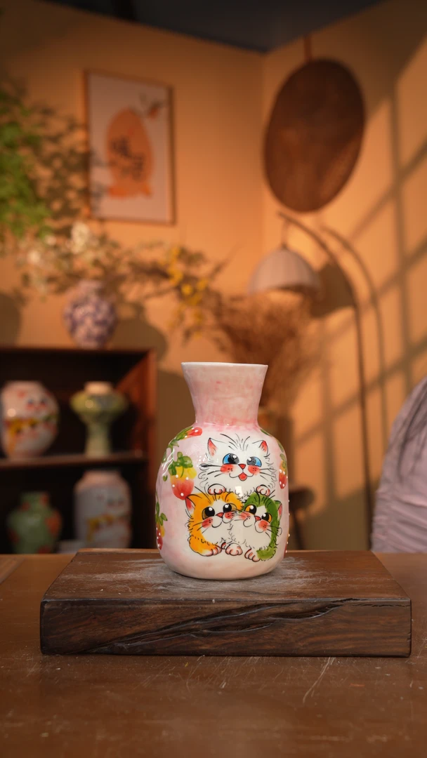 暖壶粉色三头猫咪陶瓷花瓶日式复古客厅插花摆件欧式手工