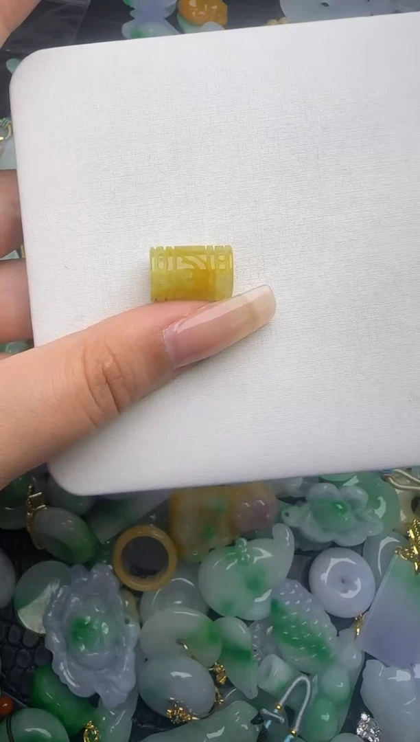 翡翠未镶嵌颈饰天然缅甸翡翠吊坠