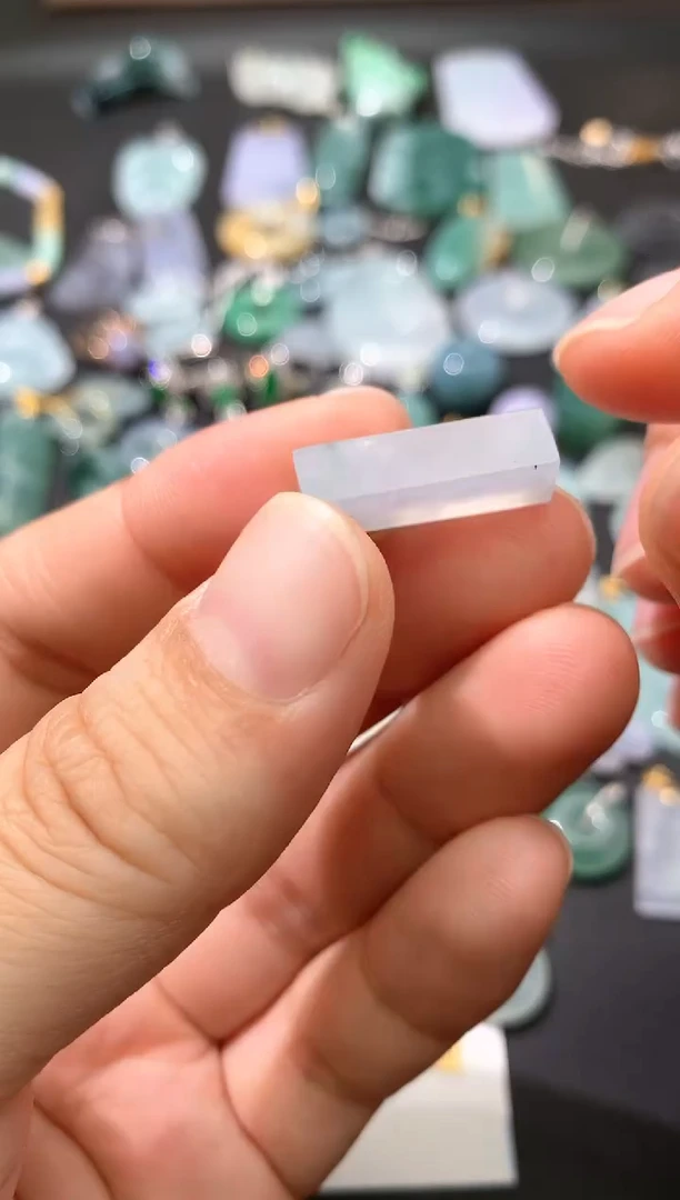 翡翠未镶嵌颈饰吊坠