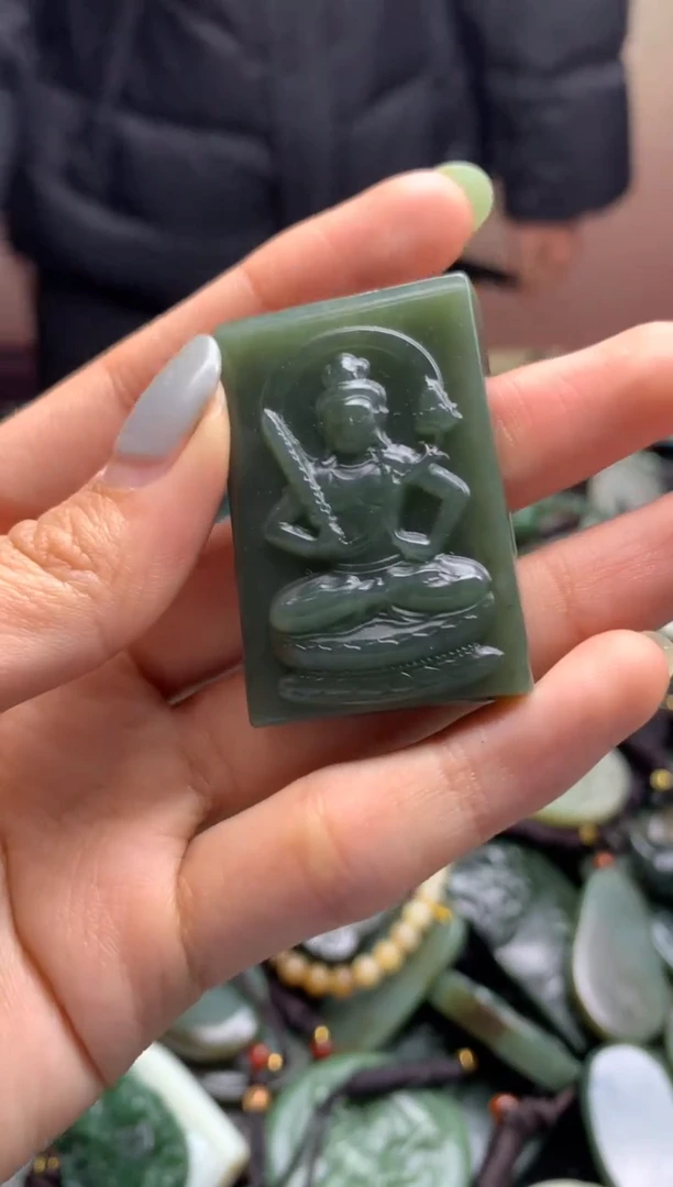 颈饰未镶嵌和田玉1