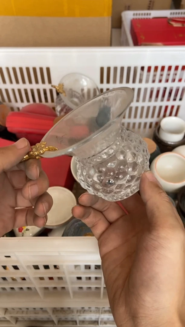摄影的产品有使用过的痕迹有点脏介意勿拍