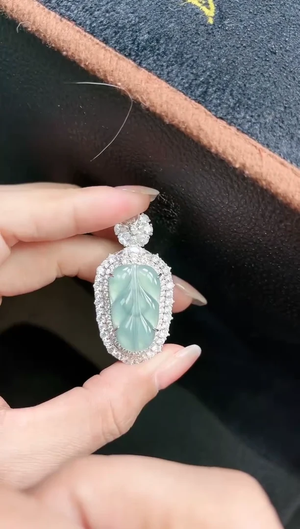 【闪购商品】翡翠颈饰未镶嵌278赠皮绳