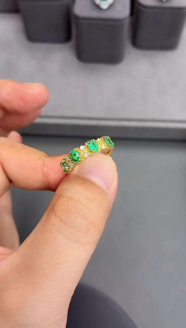 18K金镶嵌戒指祖母绿0.81ct/赞比亚/微油/双十一清货价