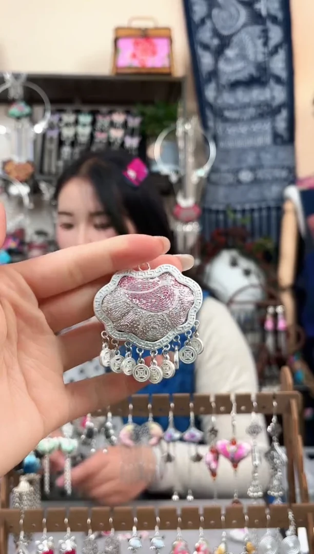 织绣民族风非遗老绣饰品316