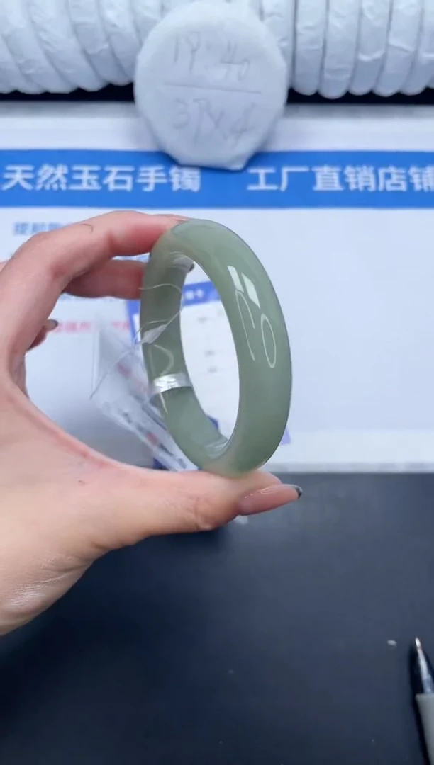 未镶嵌手镯石英质玉117-61.5DK