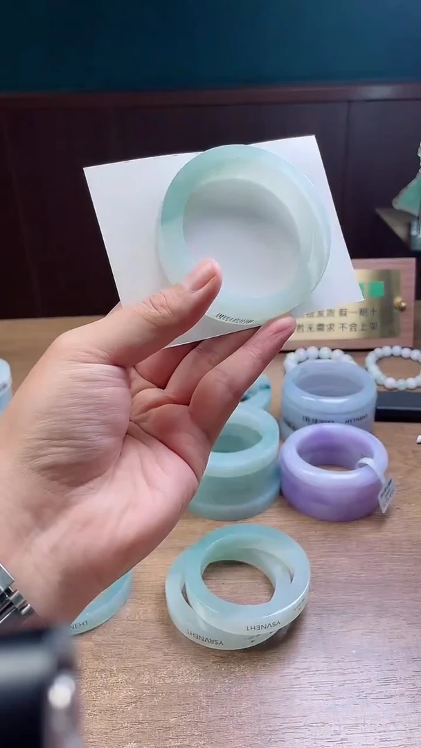 未镶嵌手镯定制翡翠金*妈定制