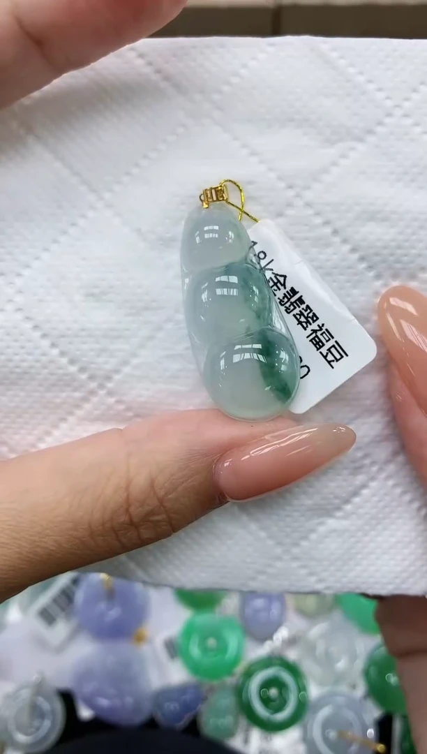 颈饰18K金镶嵌翡翠11111111111