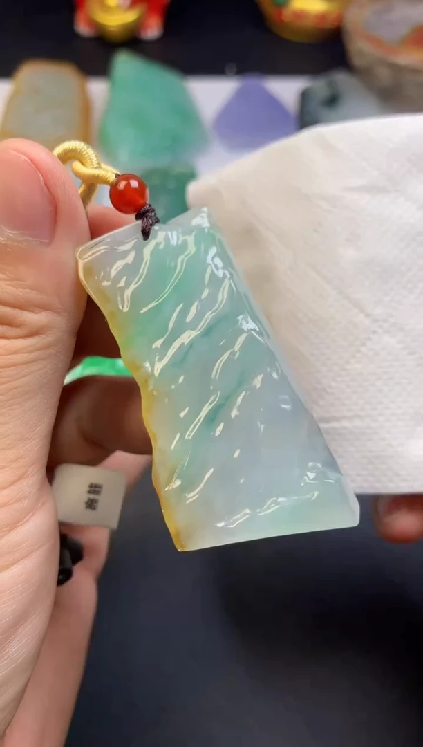 颈饰未镶嵌翡翠