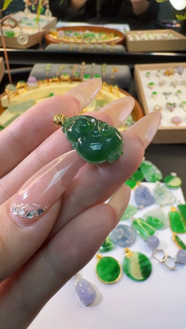 【闪购商品】翡翠颈饰18K金镶嵌缅甸翡翠A货吊坠