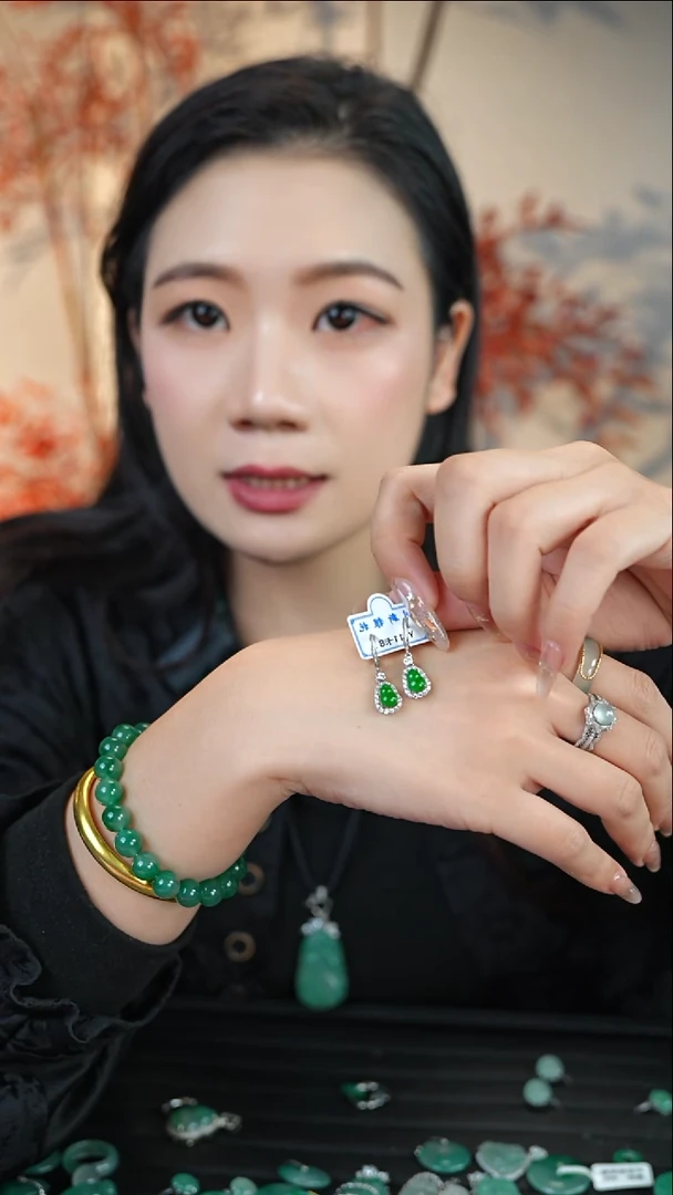 银S925镶嵌翡翠耳坠葫芦