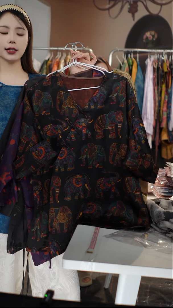 黑色大象V领毛衫