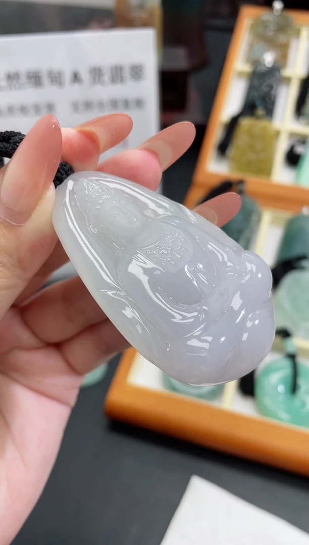 翡翠未镶嵌颈饰素衣观音