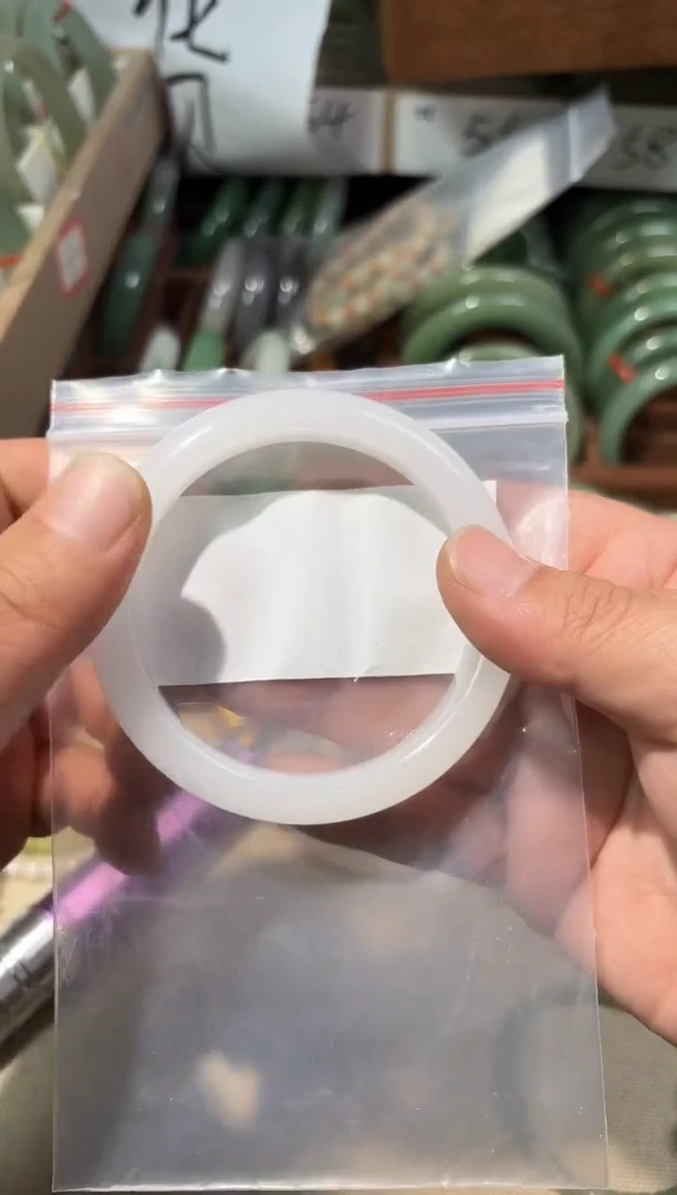 未镶嵌手镯石英质玉1