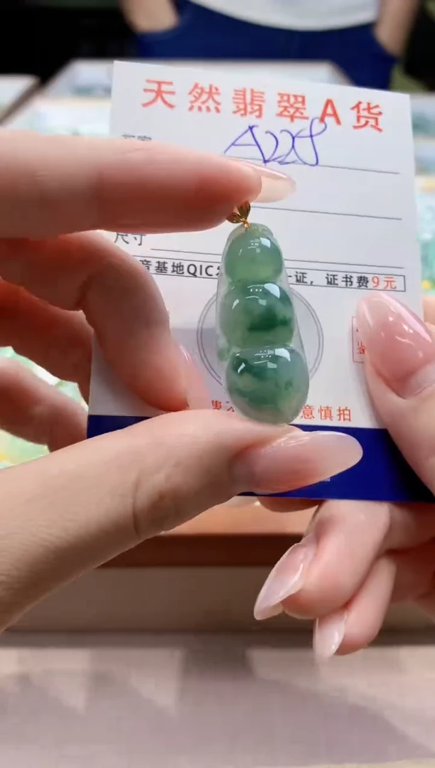 颈饰18K金镶嵌翡翠天然缅甸a货翡翠