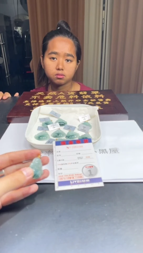 18K金镶嵌挂件翡翠多样性发其一拍一发一1046