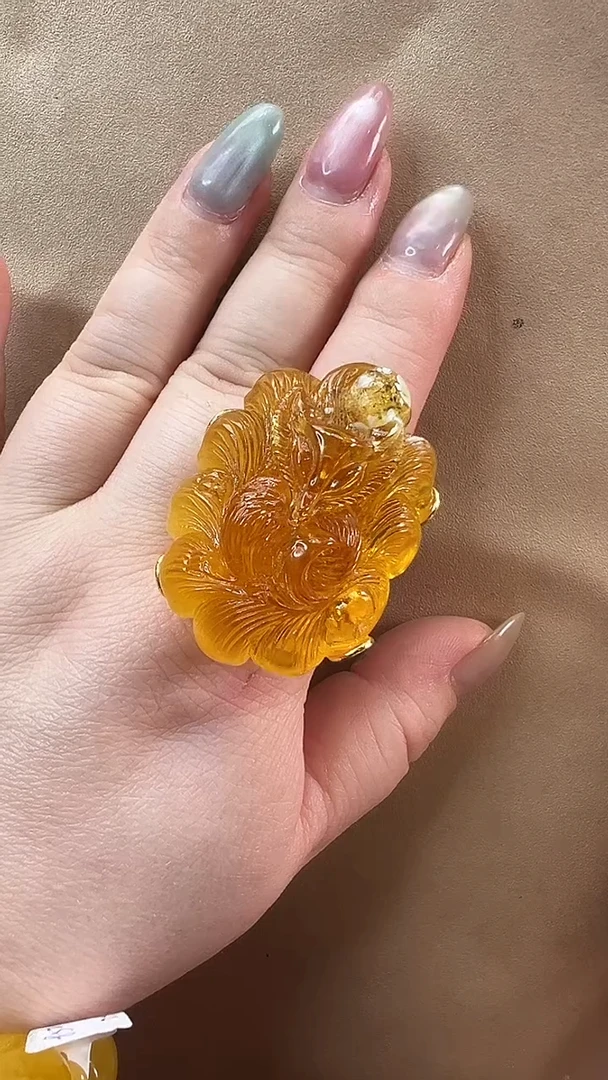 未镶嵌颈饰琥珀戒指