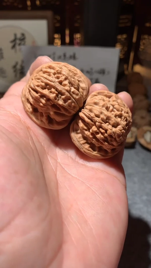 文玩核桃把件【核缘雅趣】39左右汉高楼，同尺寸随机发