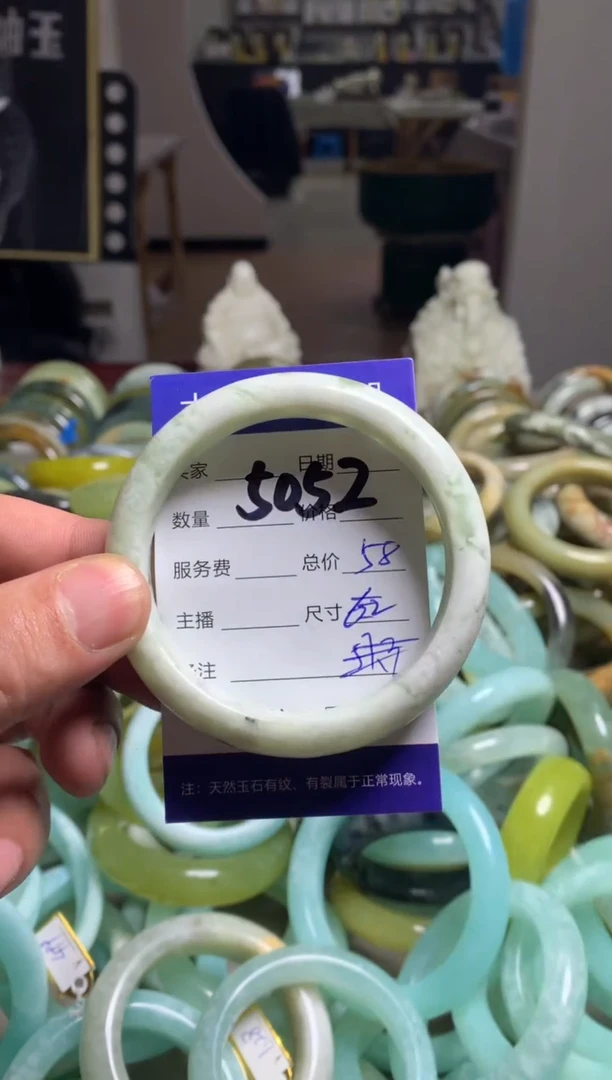 【闪购商品】蛇纹石玉手镯未镶嵌5052