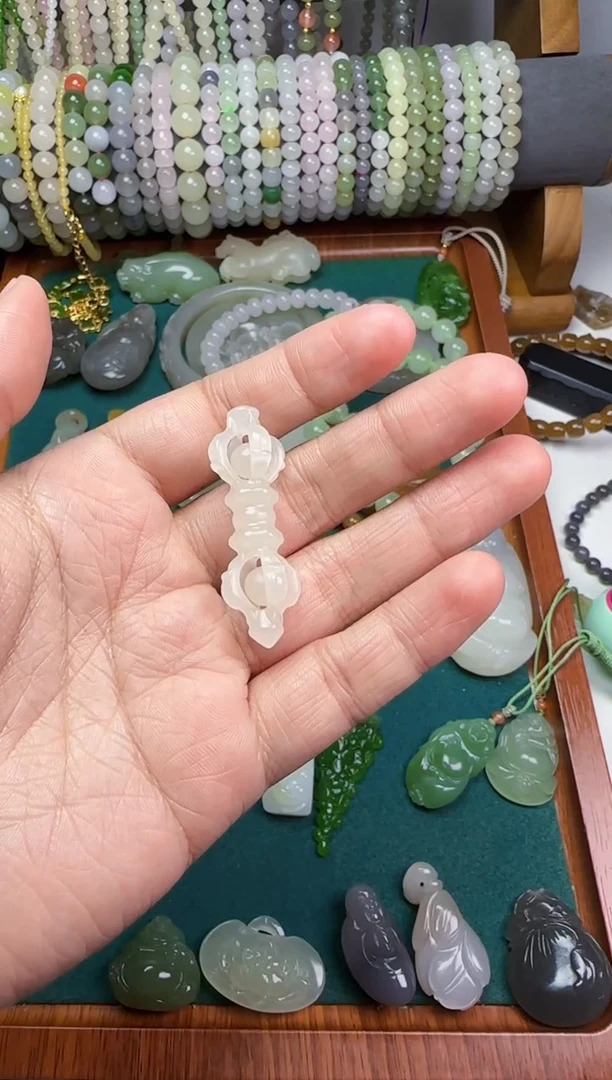 【闪购商品】和田玉无未镶嵌金刚降魔杵吊坠