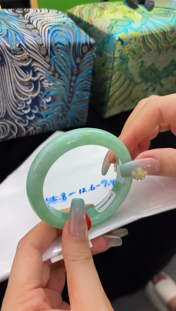 翡翠手镯未镶嵌54-56翡翠手镯18