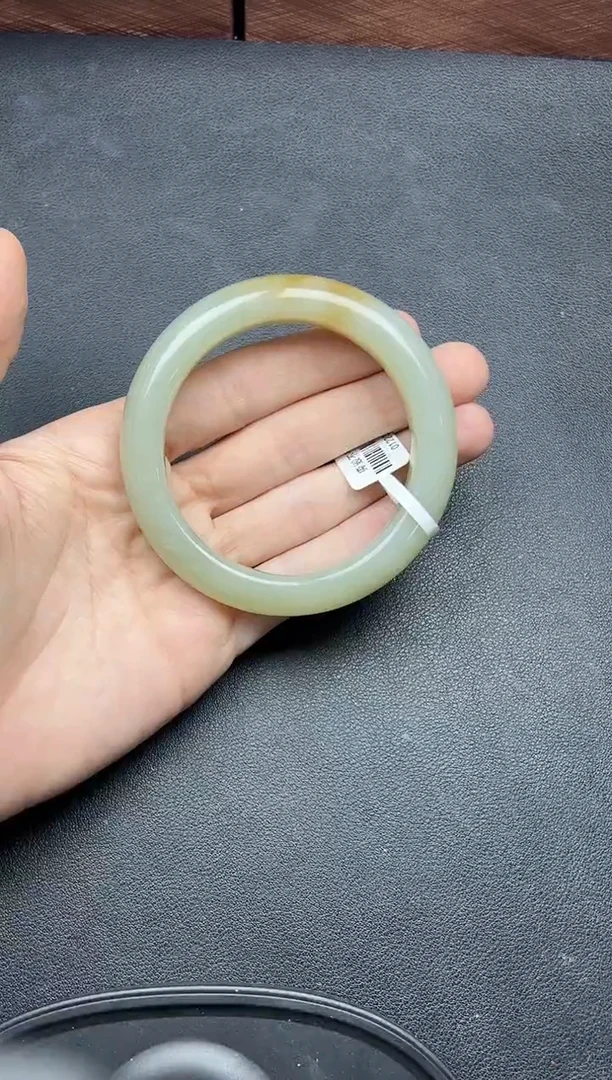 未镶嵌手镯和田玉若羌微色差56手镯