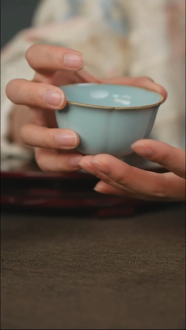 花口杯 带底款  颜色随机