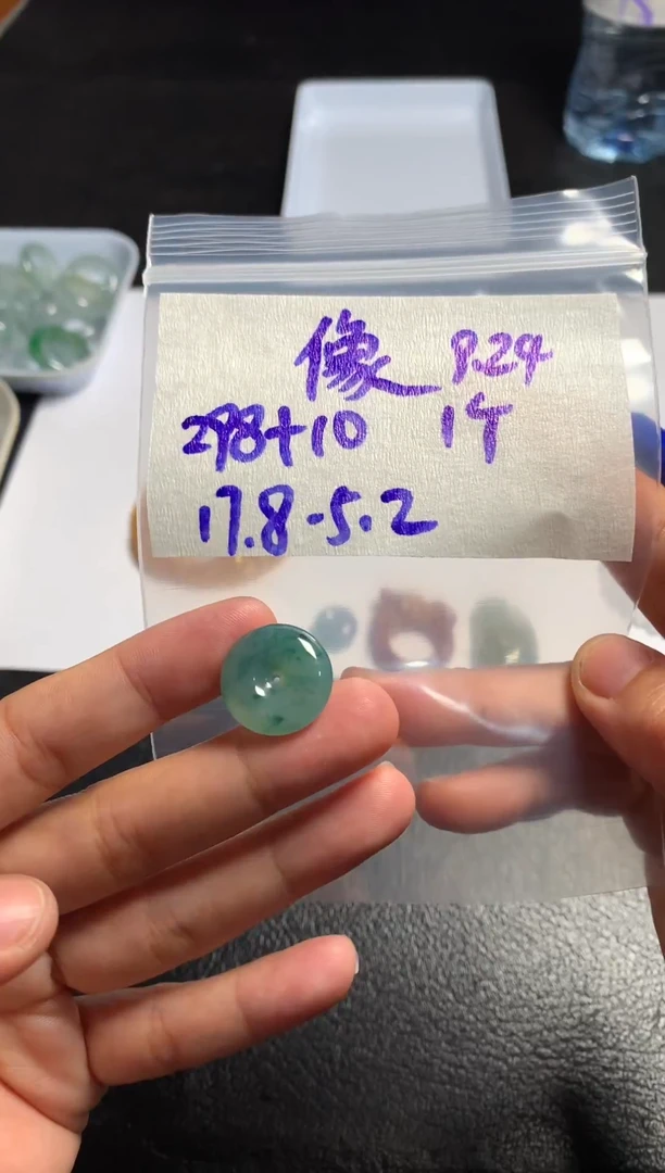 未镶嵌定制翡翠像**样 像风一样