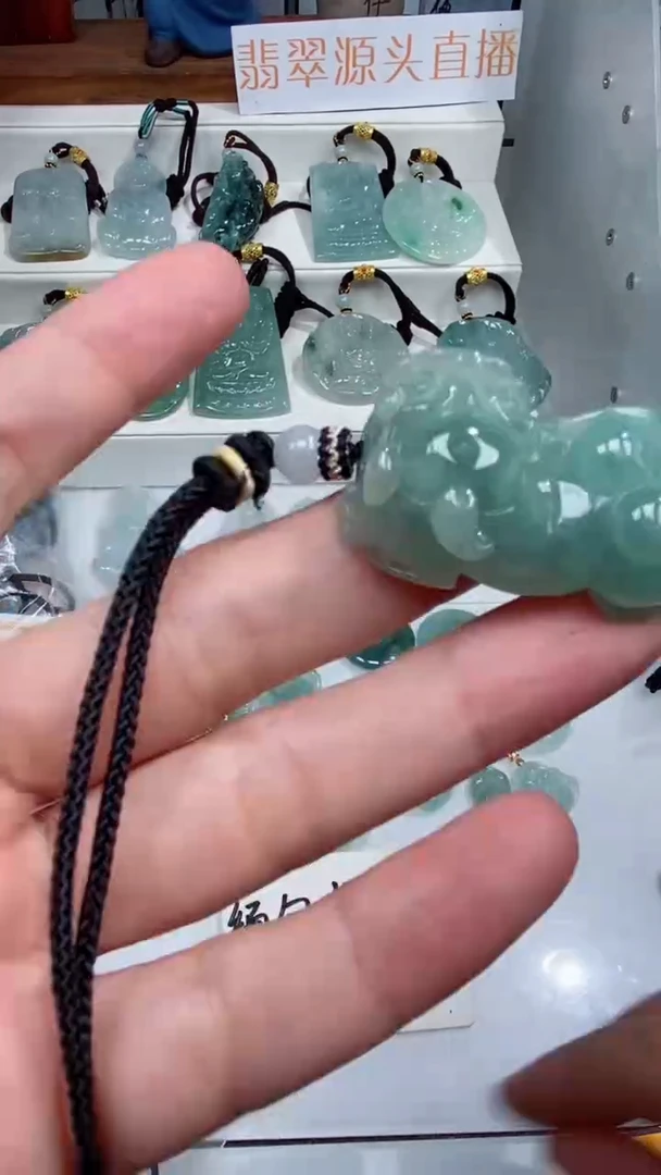 颈饰未镶嵌翡翠吊坠