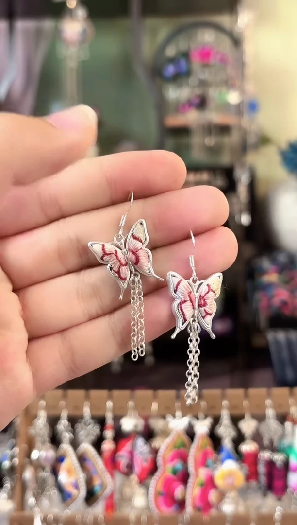 彩云南阁非遗老绣苗银饰品124