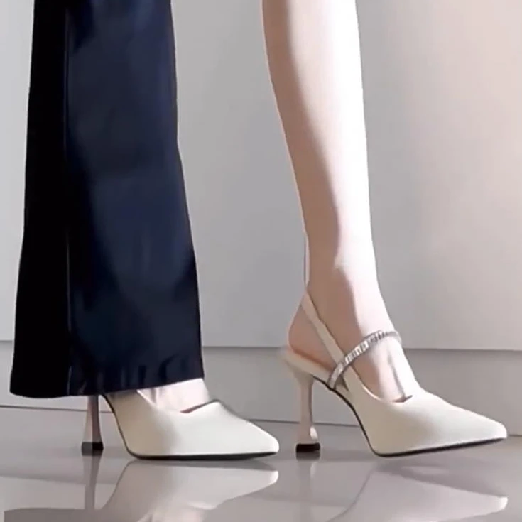 米白色凉鞋小众高级感法式细跟高跟鞋女2025爆款洋气水钻包头单鞋