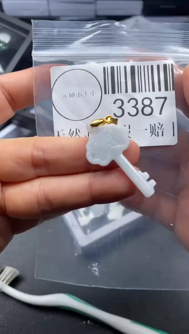 吊坠(不含链)未镶嵌翡翠3387