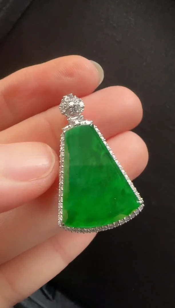 翡翠18K金镶嵌颈饰400无事牌一个