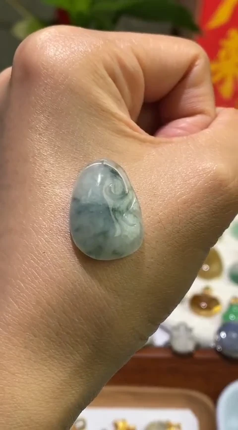 颈饰未镶嵌翡翠如意~
