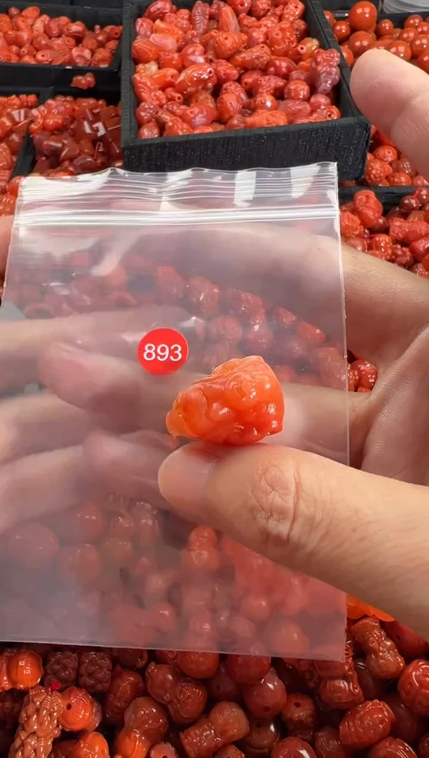 颈饰未镶嵌南红玛瑙1