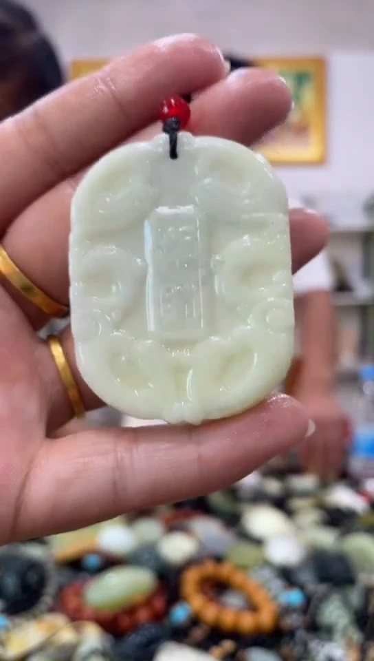 未镶嵌岫玉吊坠