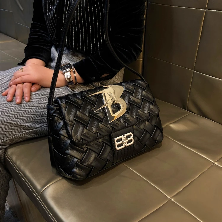 香港品牌时尚复古质感小方包女2026编织新款百搭日常单肩包斜挎包